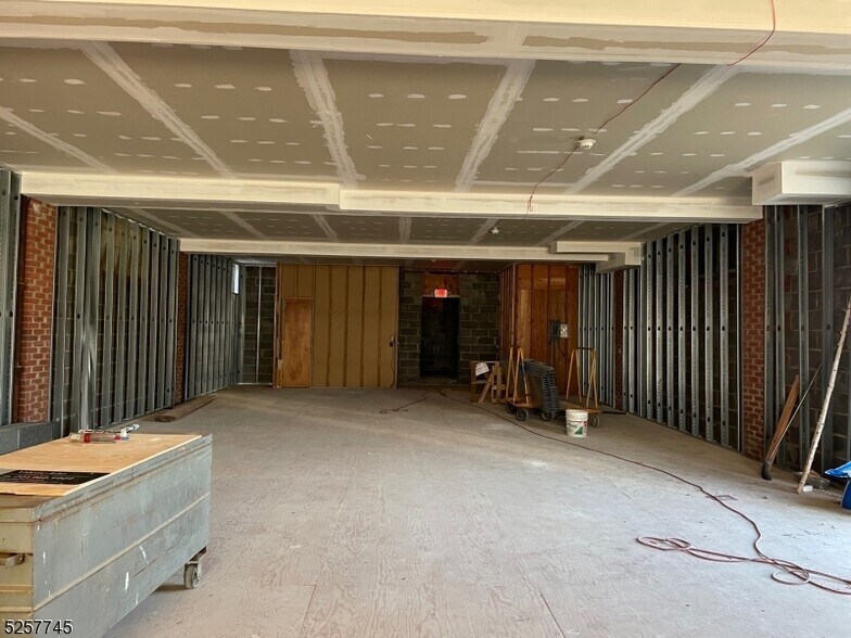 More Photos Of 207 Diamond Bridge Ave, Hawthorne General Retail For Sale