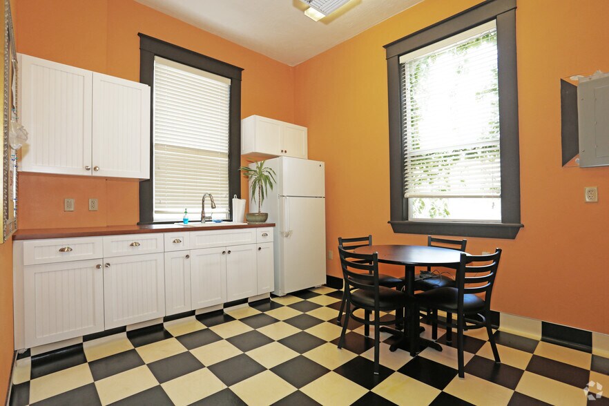 More Photos Of 104-110 S Park Ave, Sanford Storefront Retail Office For Sale