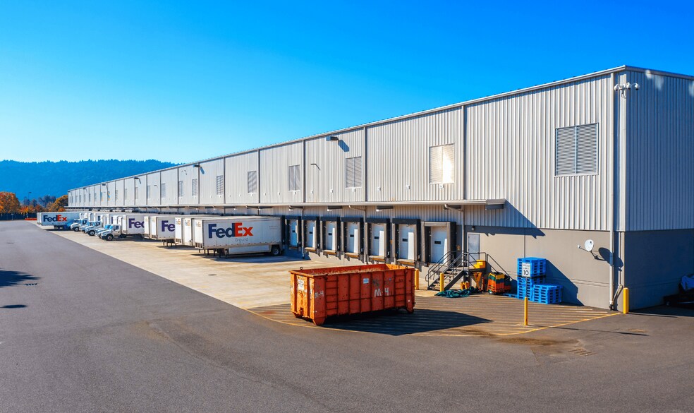 More Photos Of 6447 N Cutter Cir, Portland Distribution For Sale