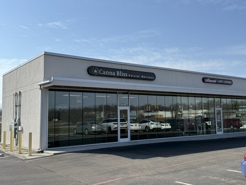 More Photos Of 210 W Republic Rd, Springfield Storefront Retail Office For Lease