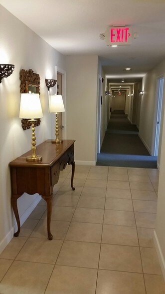 More Photos Of 7910 N Tamiami Trl, Sarasota Office For Lease