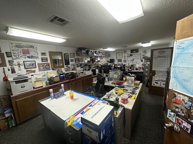 More Photos Of 1017 N Washington St, Ardmore Freestanding For Sale