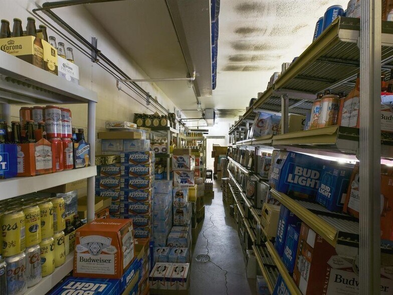 More Photos Of 234 E 1st St, Powell Hotel For Sale