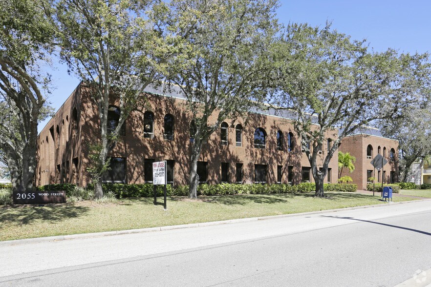 More Photos Of 2055 Wood St, Sarasota Office For Lease