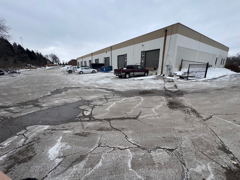 More Photos Of 8325-8339 Nieman Rd, Lenexa Flex For Lease