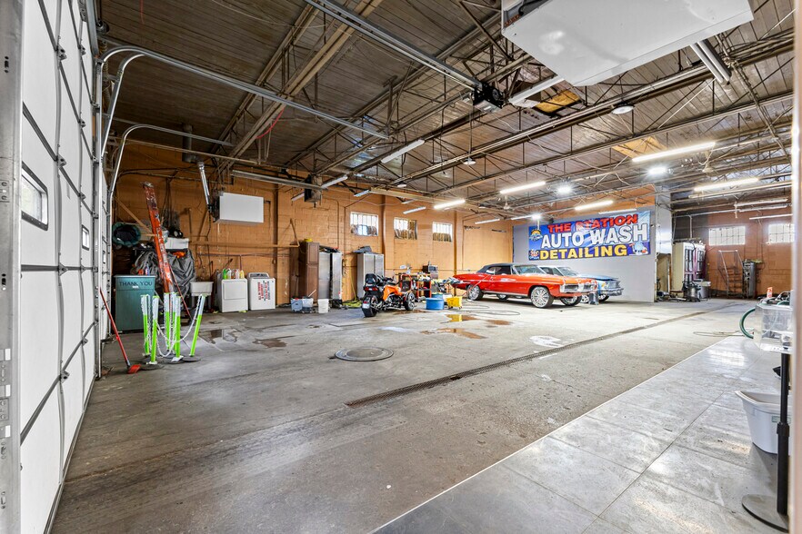 More Photos Of 8301 W Chicago, Detroit Flex For Sale