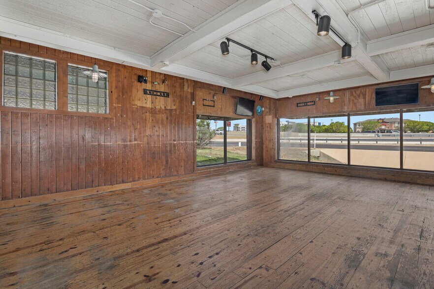 More Photos Of 8101 W I-40, Amarillo Restaurant For Lease