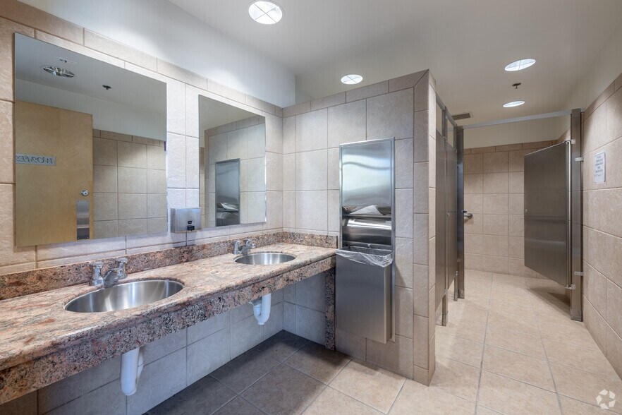 More Photos Of 500 N Garden Ave, Sierra Vista Office For Lease