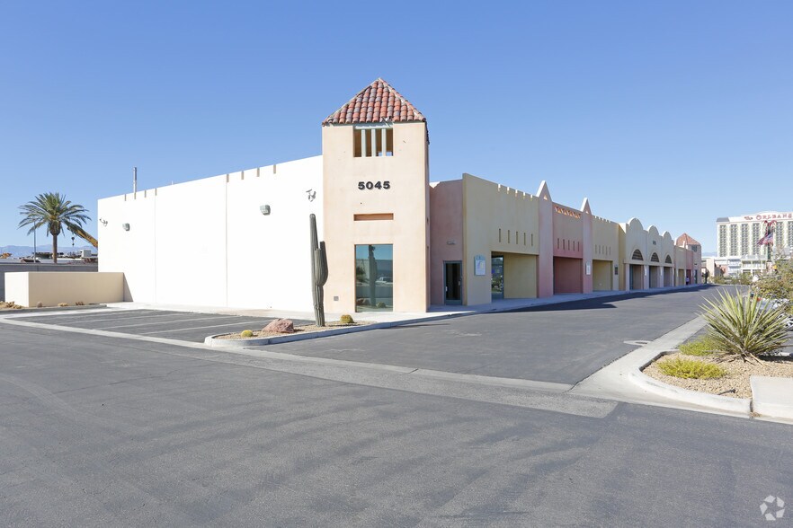 More Photos Of 5045 Rogers St, Las Vegas Showroom For Lease