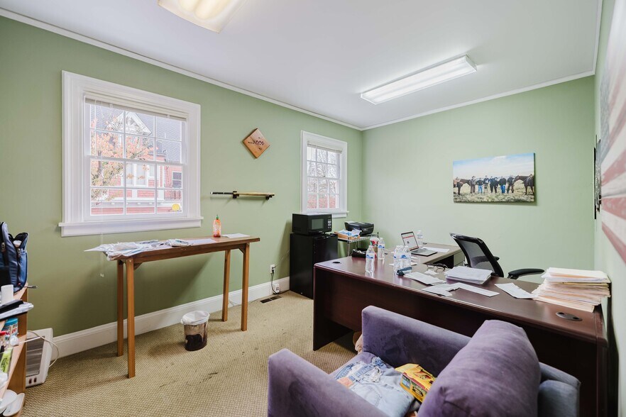 More Photos Of 2165 SW Main St, Portland Office For Sale