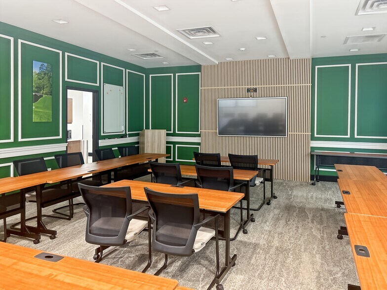 More Photos Of 1301 Industrial Dr, Crestview Coworking Space