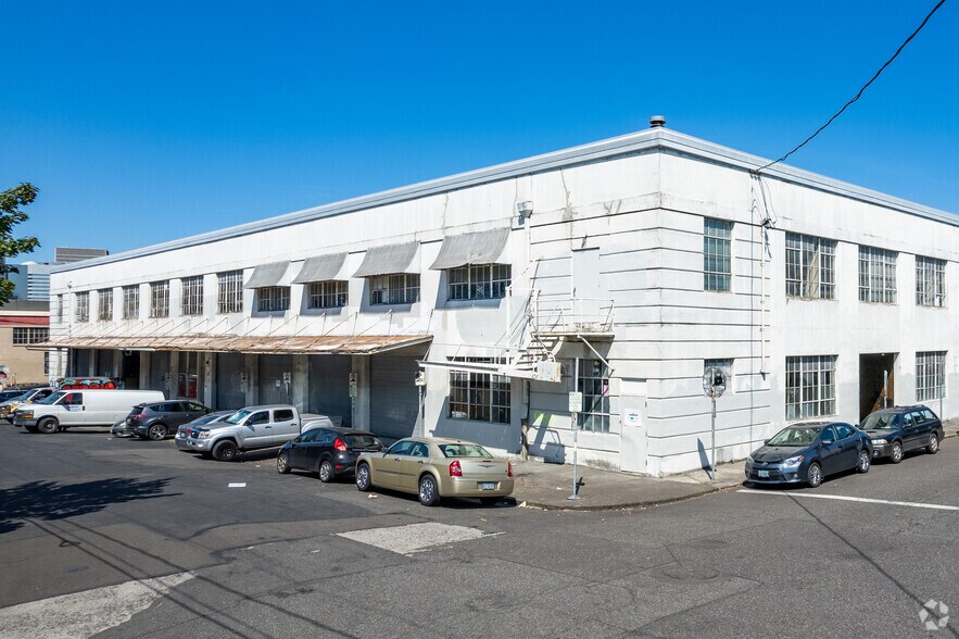 More Photos Of 239 SE Salmon St, Portland Warehouse For Lease