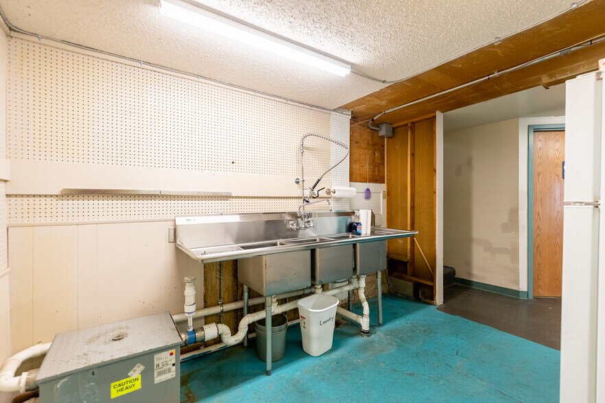 More Photos Of 815 S Main St, Stillwater Storefront Retail Office For Sale