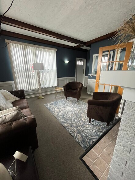 More Photos Of 661 S Main St, Bellefontaine Medical For Lease