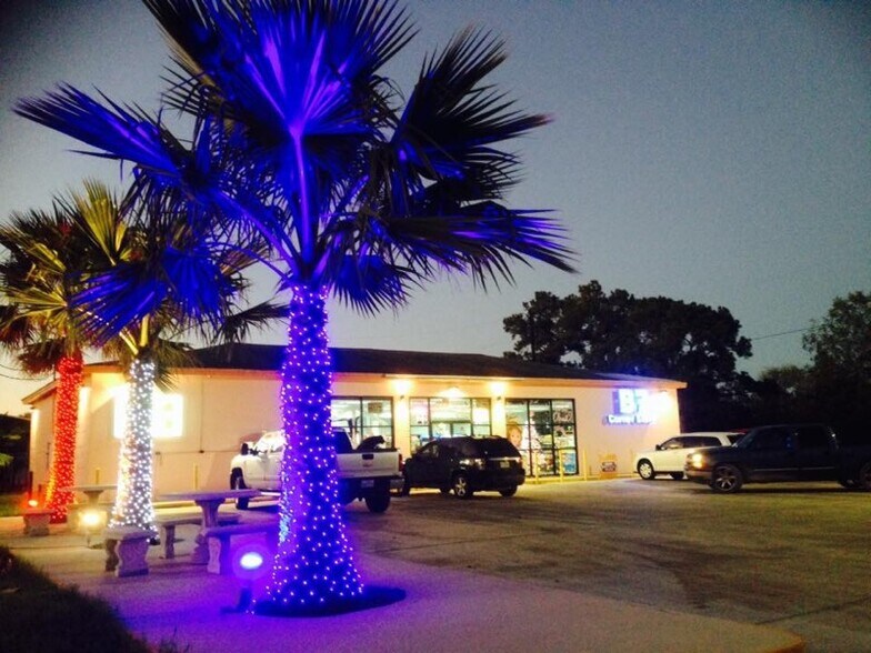 More Photos Of 8799 State Highway 35 N, Van Vleck Convenience Store For Sale