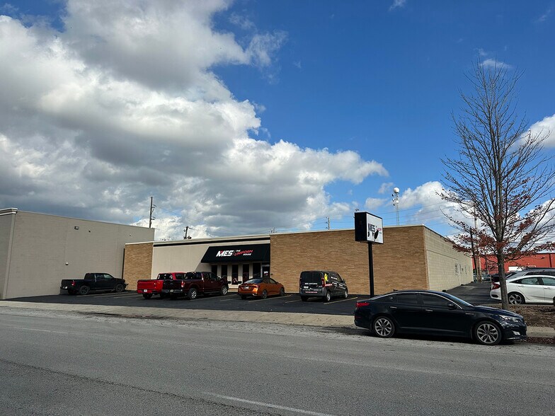 Primary Photo Of 1927 N Capitol Ave, Indianapolis Flex For Lease