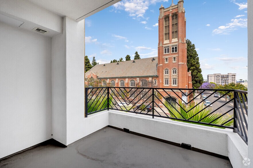 More Photos Of 1759 N Gower St, Los Angeles Apartments For Sale