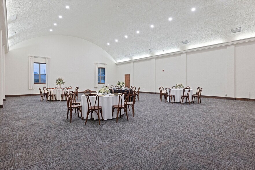 More Photos Of 128 S E St, Exeter Storefront For Sale