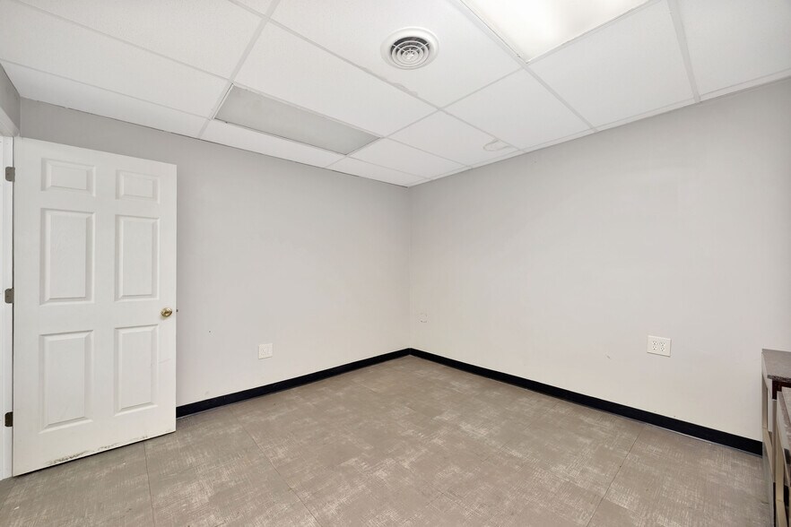 More Photos Of 3-7 Stuckhardt Rd, Trotwood Storefront Retail Office For Sale