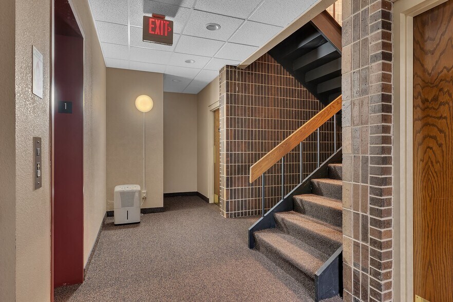 More Photos Of 10 Riverside Ave S, Sartell Office For Lease