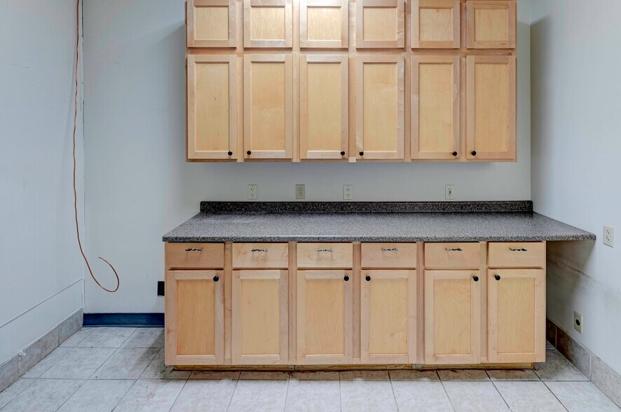 More Photos Of 4003 Pennsylvania Ave, Kansas City Office For Sale