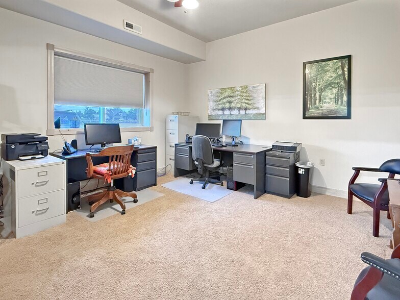 More Photos Of 63026 Powell Butte Hwy, Bend Airplane Hangar For Sale