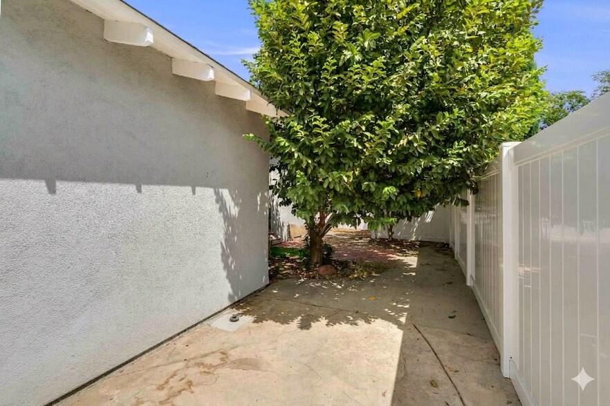 More Photos Of 15907 Enadia Way, Van Nuys Apartments For Sale