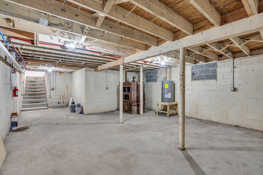 More Photos Of 736 Mantoloking Rd, Brick Storefront For Sale