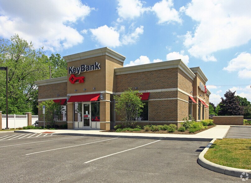 Primary Photo Of 5637 Mayfield Rd, Cleveland Bank For Sale