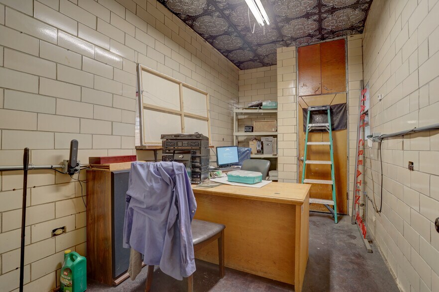 More Photos Of 3900-3910 W Colfax Ave, Denver Storefront For Lease