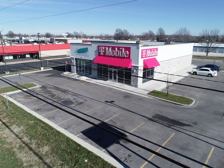 More Photos Of 2530 Grand Ave, Carthage General Retail For Sale