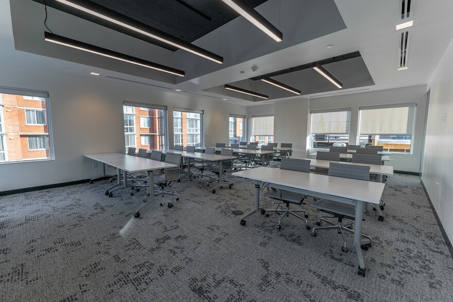 More Photos Of 2000 14th St N, Arlington Office For Lease