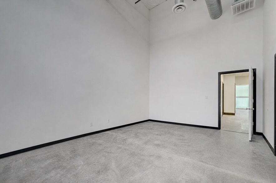 More Photos Of 3068 E Sunset Rd, Las Vegas Warehouse For Sale