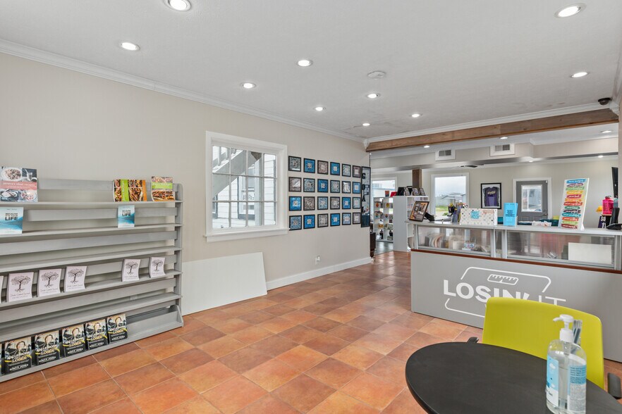 More Photos Of 904 W Union Ave, Litchfield Office For Sale