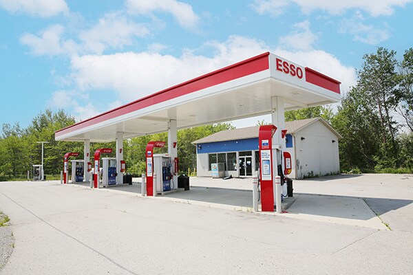 Primary Photo Of 3172 Highway 115, Clarington Service Station For Sale