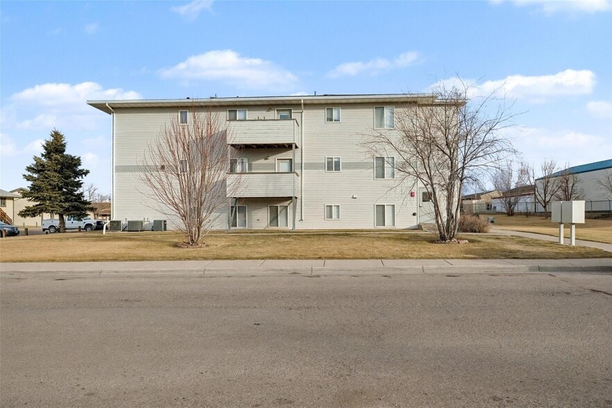More Photos Of 305 46th St N, Great Falls Apartments For Sale