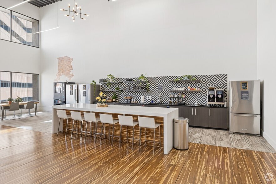 More Photos Of 1630 Welton St, Denver Office For Sale