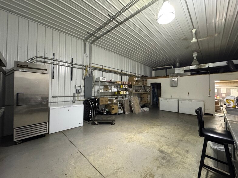 More Photos Of 18 N 4th St, Gosport Storefront Retail Office For Lease