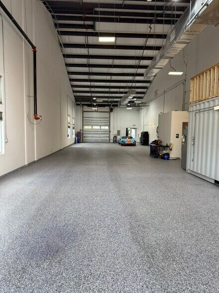 More Photos Of 3939 Tollhouse Dr, Naples Warehouse For Lease