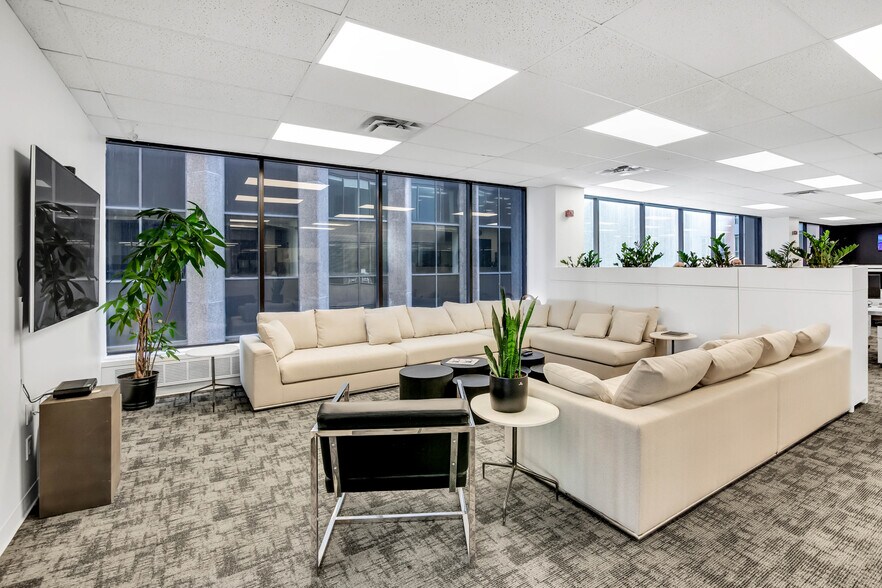 More Photos Of 10 King St E, Toronto Office For Lease