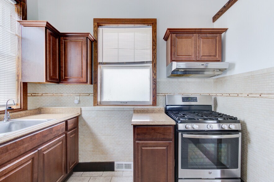More Photos Of 2520 Rochester Rd, Royal Oak Office For Lease