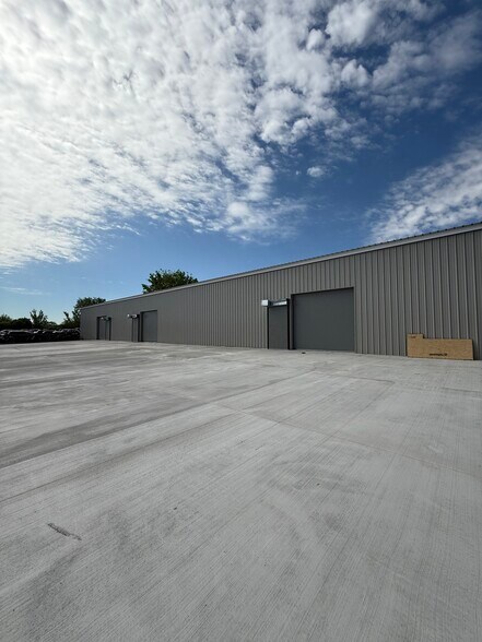 More Photos Of 3246 S 61st St, Philadelphia Manufacturing For Lease