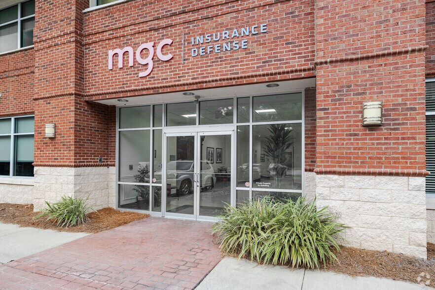 More Photos Of 735 Johnnie Dodds Blvd, Mount Pleasant Medical For Lease