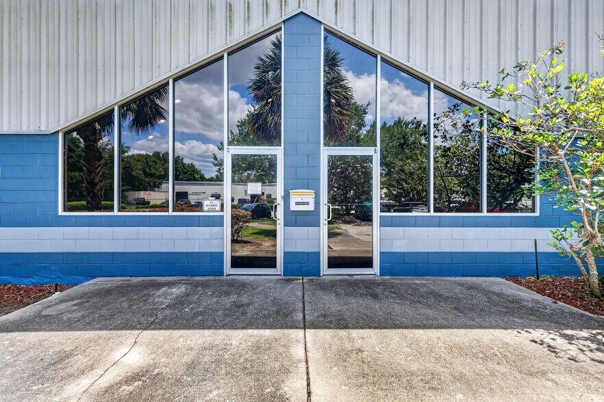 More Photos Of 2721 Pemberton Dr, Apopka Warehouse For Lease