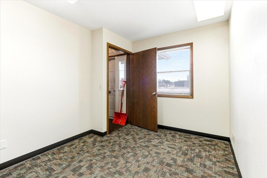 More Photos Of 1910 7th St S, Wisconsin Rapids Office For Sale