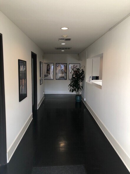 More Photos Of 10960 Ventura Blvd, Studio City Office For Lease