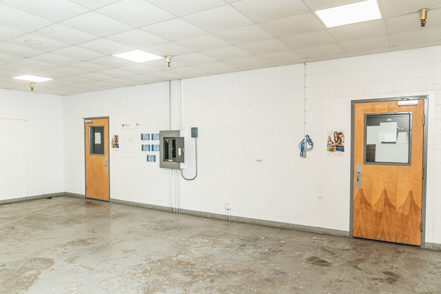 More Photos Of 2580 Highway 46, Heflin Warehouse For Sale