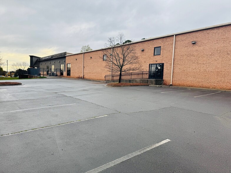 More Photos Of 6620 W W T Harris Blvd, Charlotte Flex For Sale