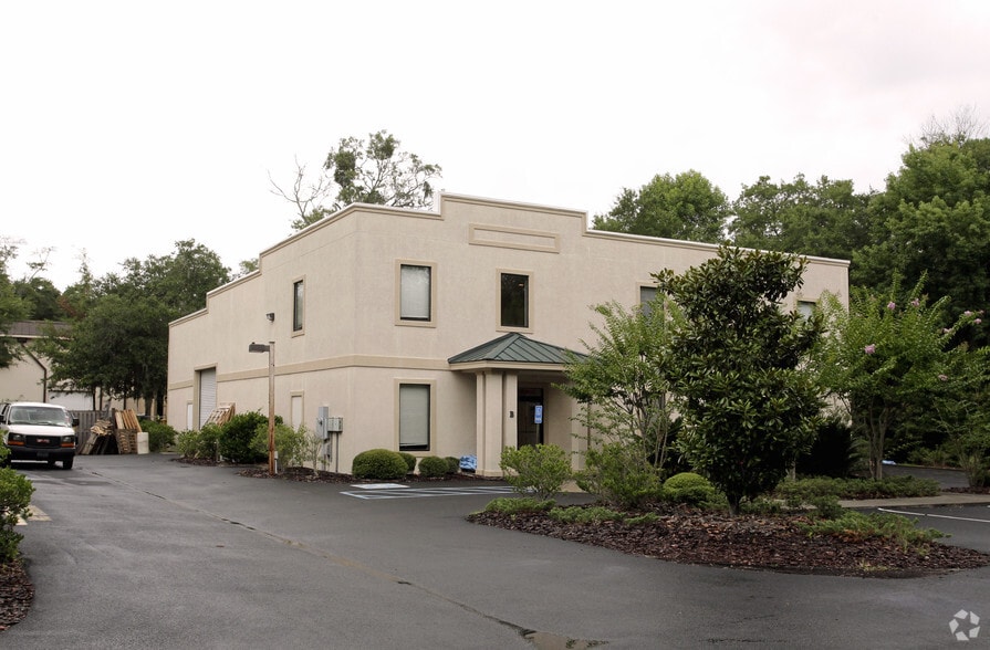 Primary Photo Of 20 Cardinal Rd, Hilton Head Island Showroom For Sale