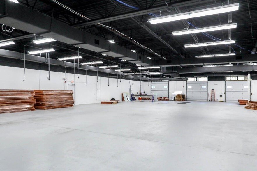 More Photos Of 14101-14105 Mccormick Dr, Tampa Light Manufacturing For Lease